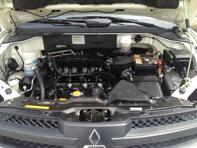 2006 Mitsubishi Endeavor Passenger Van AWD