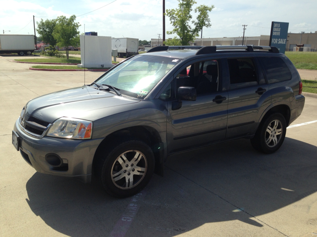 2006 Mitsubishi Endeavor Passenger Van AWD