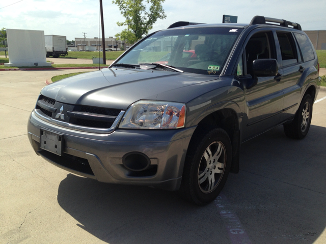 2006 Mitsubishi Endeavor Passenger Van AWD