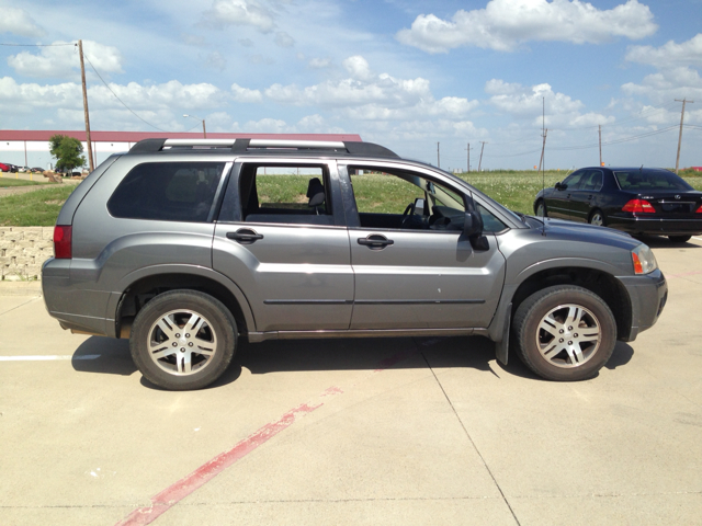 2006 Mitsubishi Endeavor Passenger Van AWD