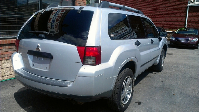 2006 Mitsubishi Endeavor 1.8T Quattro Sedan 4D