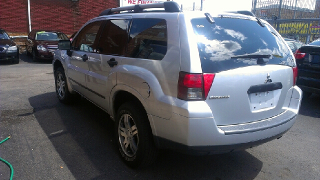 2006 Mitsubishi Endeavor 1.8T Quattro Sedan 4D