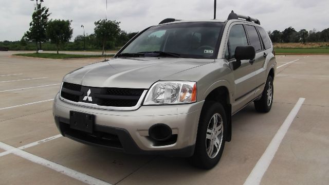 2006 Mitsubishi Endeavor Passenger Van AWD