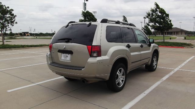 2006 Mitsubishi Endeavor Passenger Van AWD