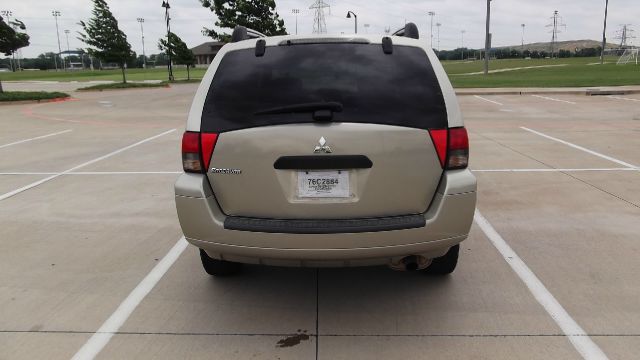2006 Mitsubishi Endeavor Passenger Van AWD