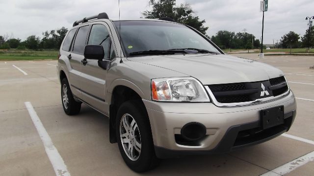 2006 Mitsubishi Endeavor Passenger Van AWD