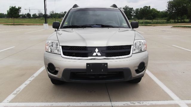 2006 Mitsubishi Endeavor Passenger Van AWD