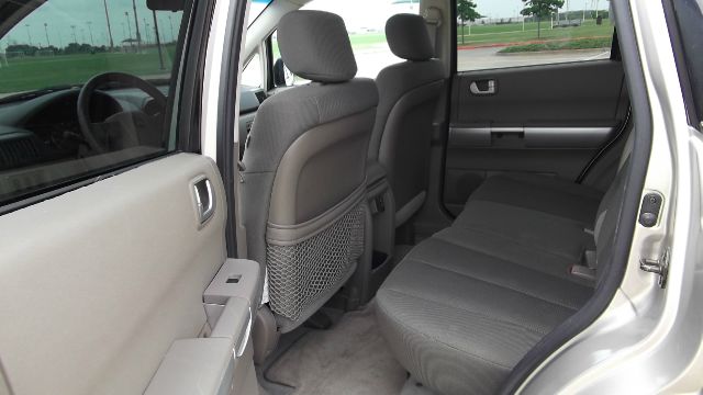 2006 Mitsubishi Endeavor Passenger Van AWD