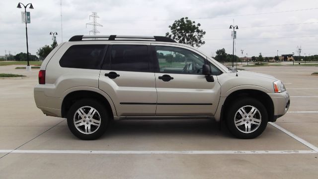 2006 Mitsubishi Endeavor Passenger Van AWD