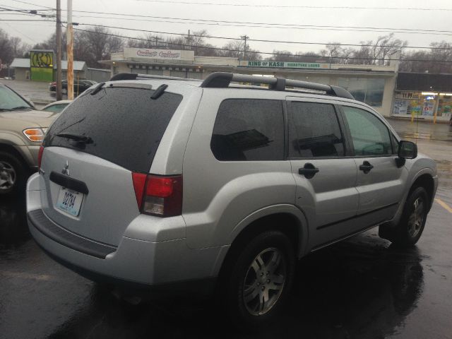 2006 Mitsubishi Endeavor Passenger Van AWD