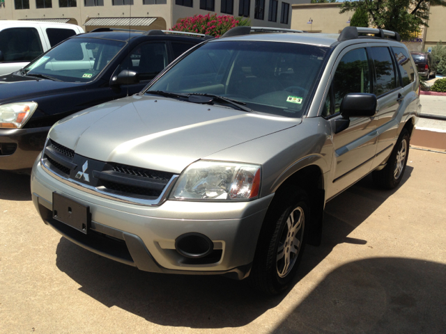 2006 Mitsubishi Endeavor Passenger Van AWD