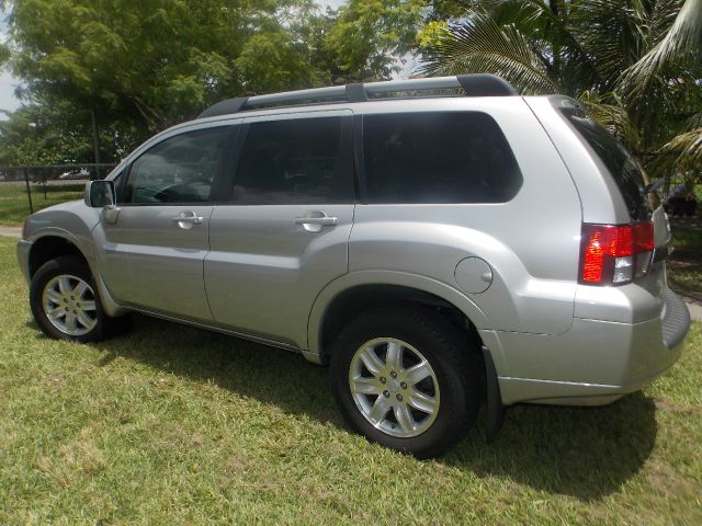 2011 Mitsubishi Endeavor 3.0cl W/leath