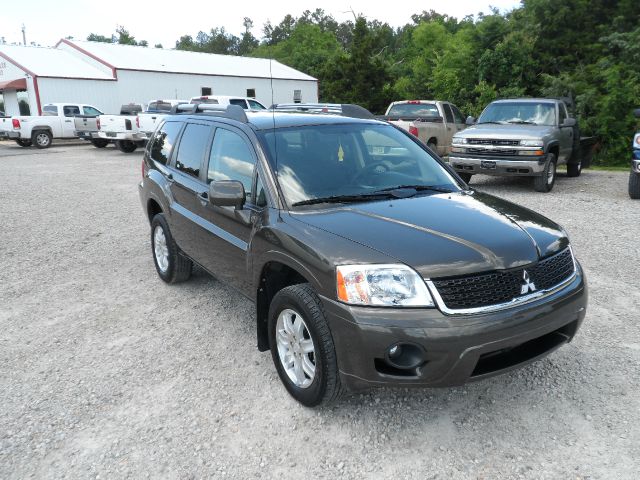 2011 Mitsubishi Endeavor 1.8T Quattro Sedan 4D