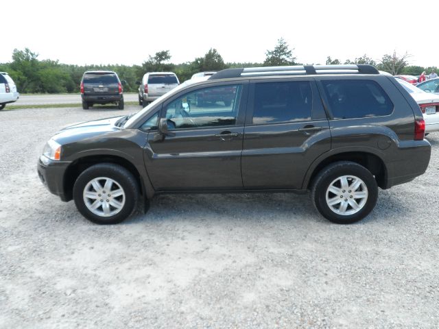 2011 Mitsubishi Endeavor 1.8T Quattro Sedan 4D