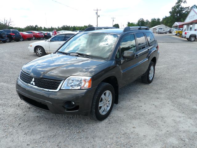 2011 Mitsubishi Endeavor 1.8T Quattro Sedan 4D