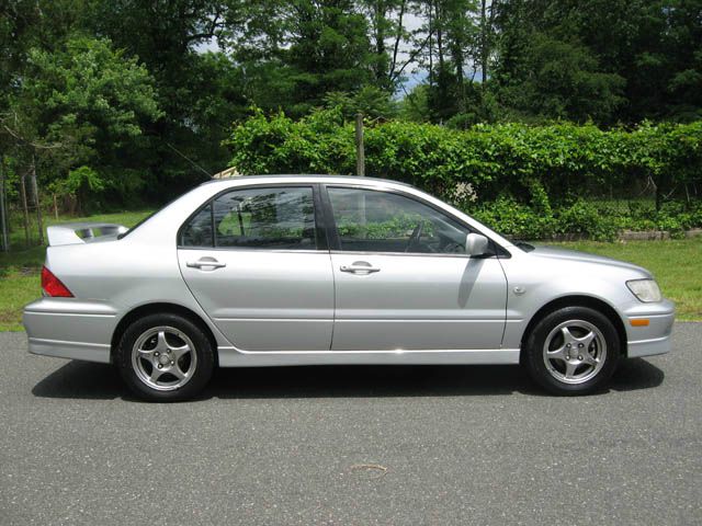 2002 Mitsubishi Lancer LE 2WD 7-pass
