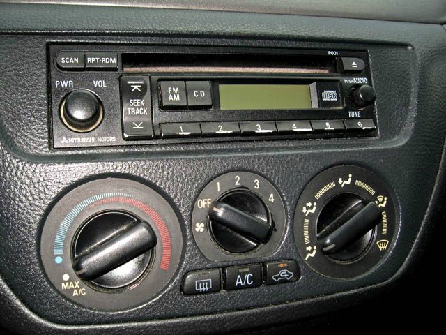 2002 Mitsubishi Lancer LE 2WD 7-pass