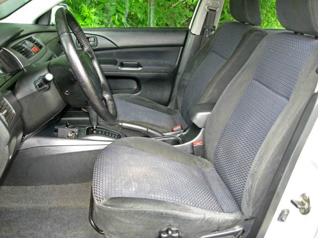 2002 Mitsubishi Lancer LE 2WD 7-pass
