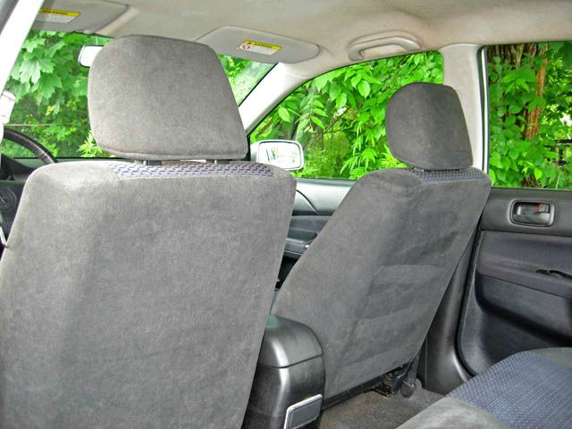 2002 Mitsubishi Lancer LE 2WD 7-pass