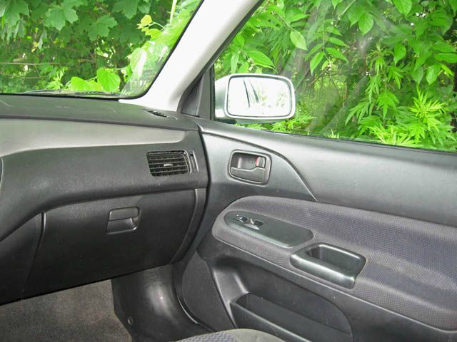 2002 Mitsubishi Lancer LE 2WD 7-pass