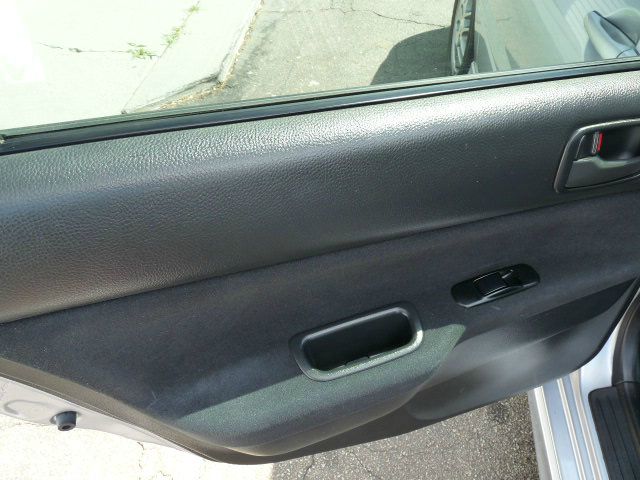 2005 Mitsubishi Lancer LE 2WD 7-pass