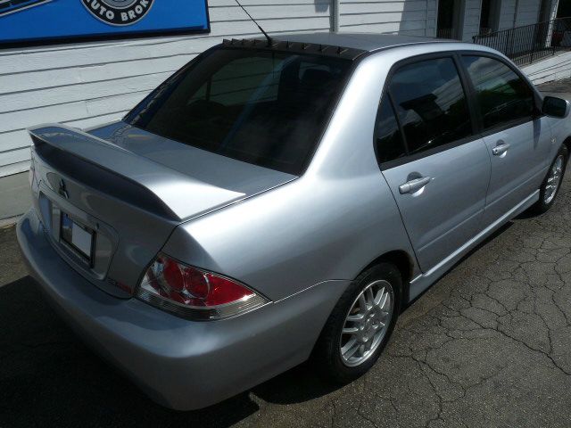 2005 Mitsubishi Lancer LE 2WD 7-pass