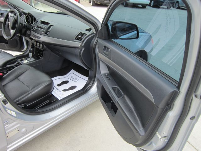 2008 Mitsubishi Lancer Dark Gray Trim And Step