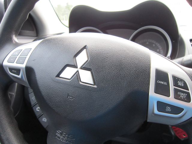 2008 Mitsubishi Lancer Dark Gray Trim And Step