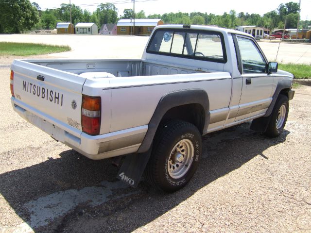 1990 Mitsubishi Mighty Max Lariat - Crew Cab 4x4 Cap