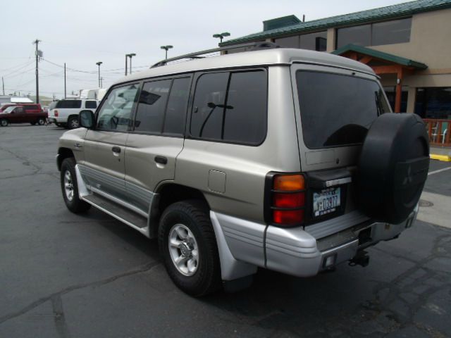2000 Mitsubishi Montero Ram 3500 Diesel 2-WD