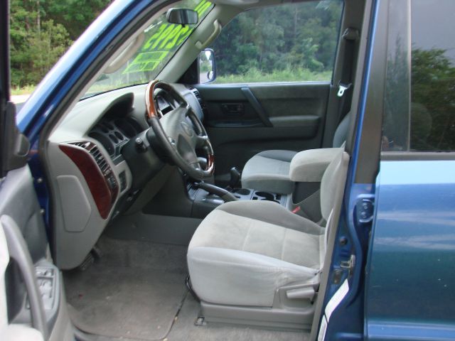 2001 Mitsubishi Montero Super