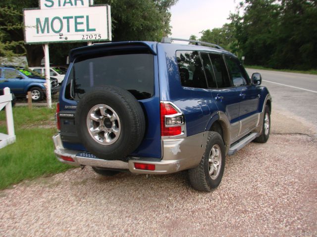 2001 Mitsubishi Montero Super