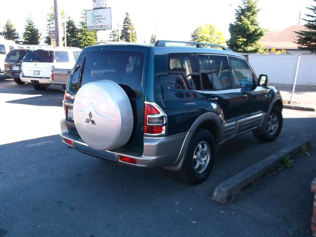 2001 Mitsubishi Montero Super