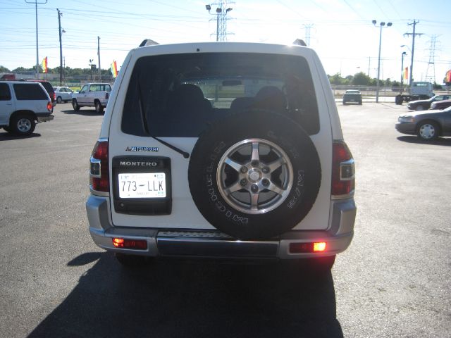 2001 Mitsubishi Montero Super