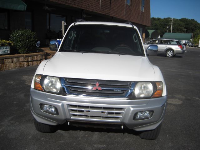 2001 Mitsubishi Montero Super