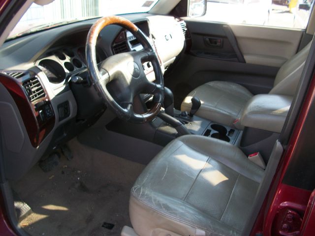 2001 Mitsubishi Montero Super