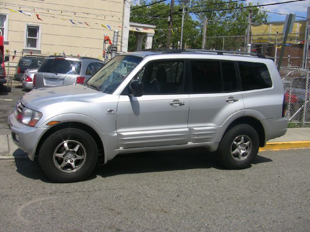 2002 Mitsubishi Montero Super