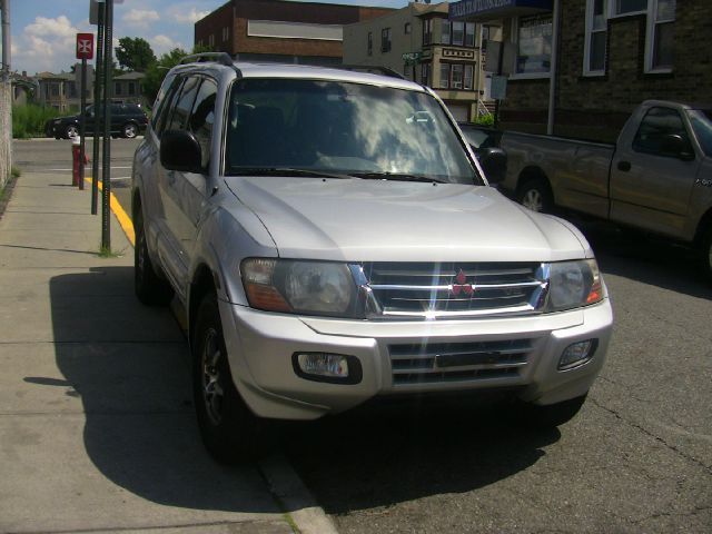 2002 Mitsubishi Montero Super