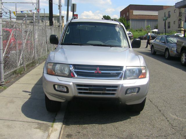 2002 Mitsubishi Montero Super