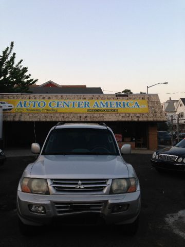 2002 Mitsubishi Montero Super