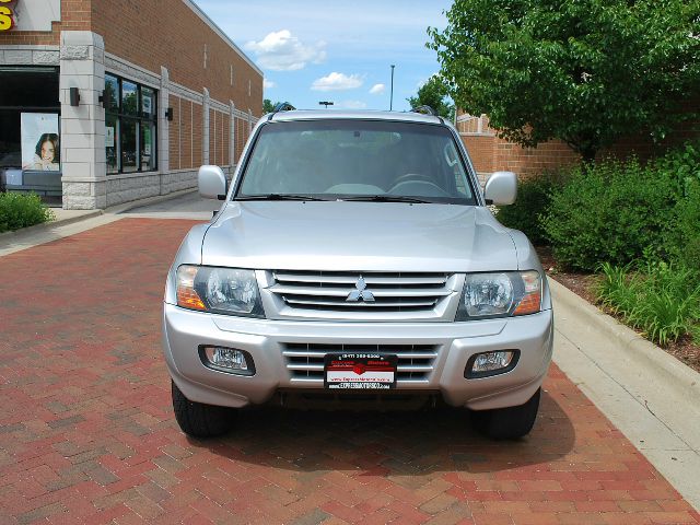 2002 Mitsubishi Montero Super
