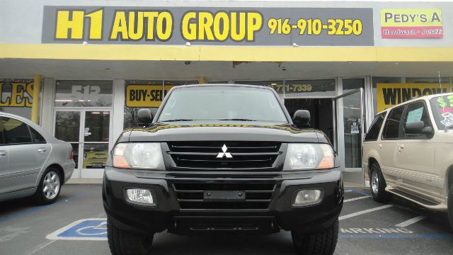 2002 Mitsubishi Montero Super