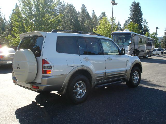 2002 Mitsubishi Montero Super