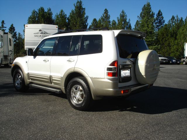 2002 Mitsubishi Montero Super