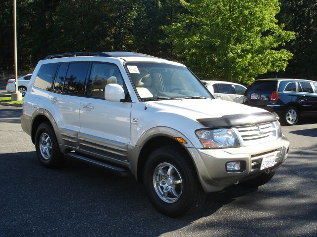 2002 Mitsubishi Montero Super