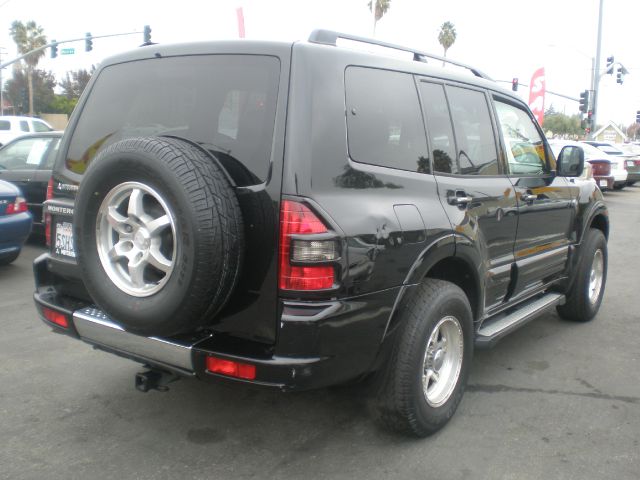 2002 Mitsubishi Montero Super