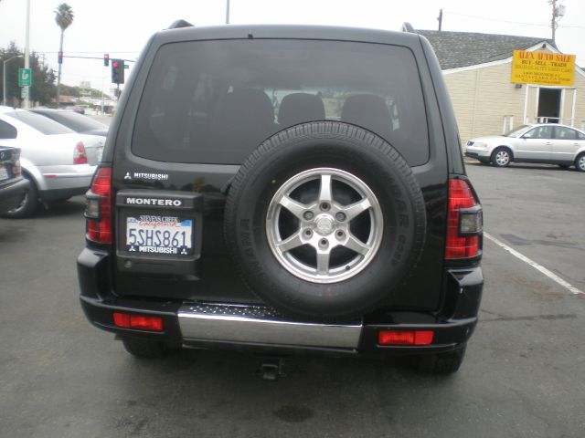 2002 Mitsubishi Montero Super