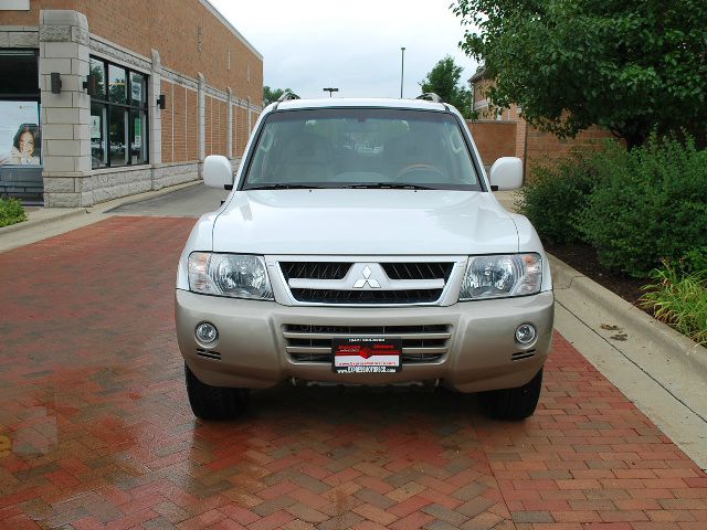 2003 Mitsubishi Montero Super