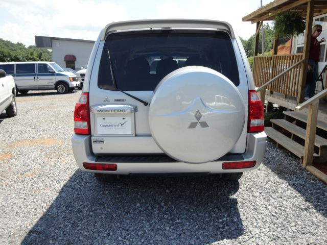 2003 Mitsubishi Montero Super