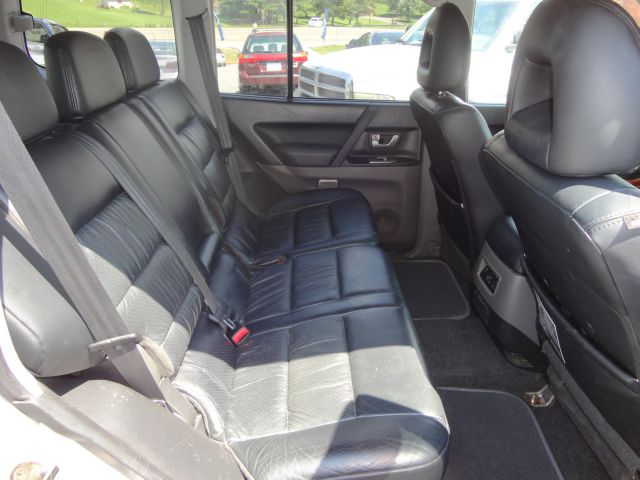 2003 Mitsubishi Montero Super